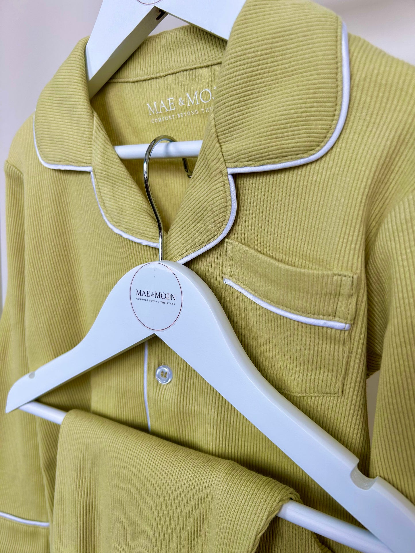A shade of chartreuse