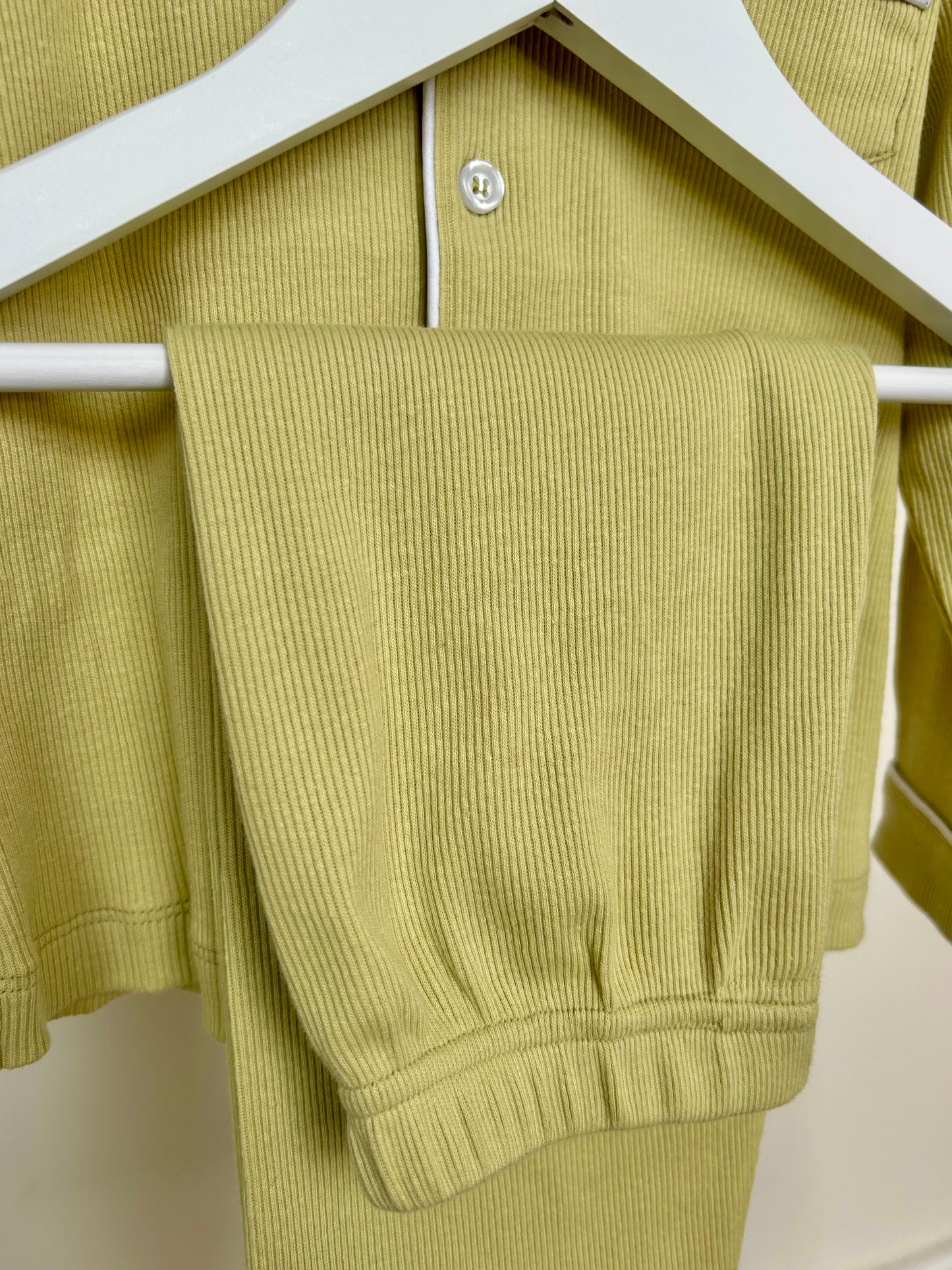 A shade of chartreuse