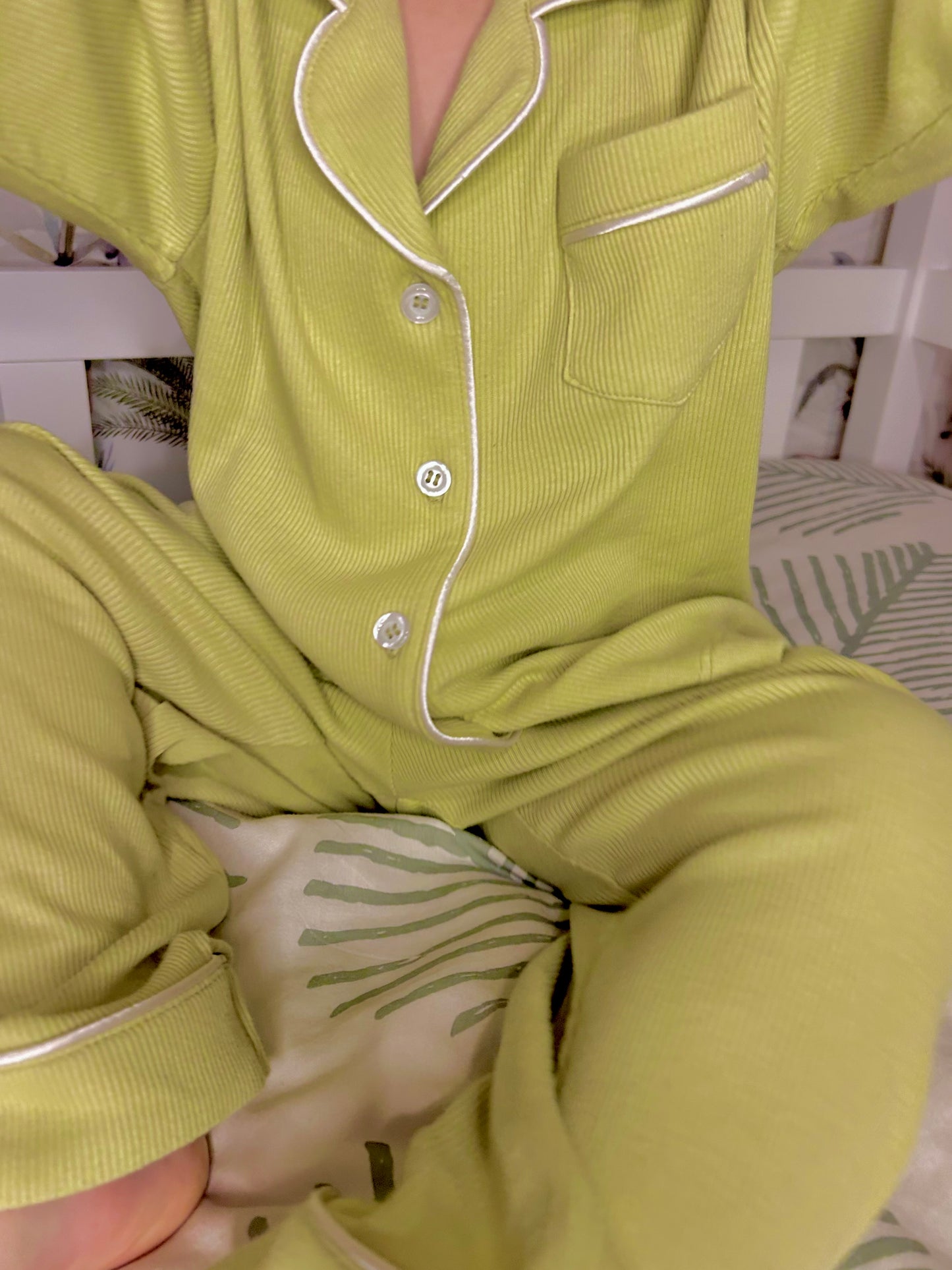 A shade of chartreuse